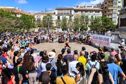 Manifestación contra los efectos del turismo masivo, el 29 de junio en la plaza de la Merced de Málaga.