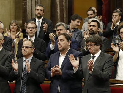 Carles Puigdemont, Oriol Junqueras i la resta del Govern i diputats de Junts pel Sí.