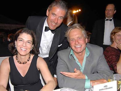 Christian Völkers, Bettina Wittgenstein y Michael Douglas.