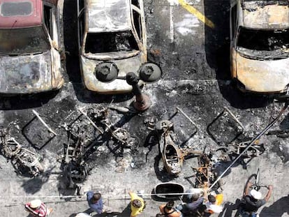 Incendio de seis motos y seis coches en Valencia