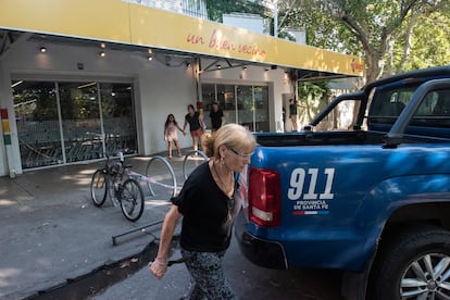 Frente del  supermercado de la familia de Antonela Roccuzzo, en Rosario, Santa Fe, atacado este 2 de marzo de 2023.