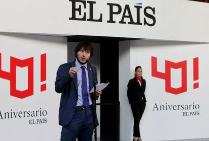 Pedro Zuazua, Director de Comunicación del Diario El País, durante la inauguración de la exposición en Bilbao.