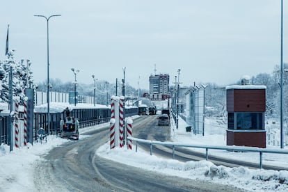 El puente fronterizo entre Estonia y Rusia en Narva, Estonia.