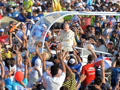 El papa Francisco, aclamado por los fieles en la Ciudad de Panamá, durante las Jornadas Mundiales de la Juventud de 2019.