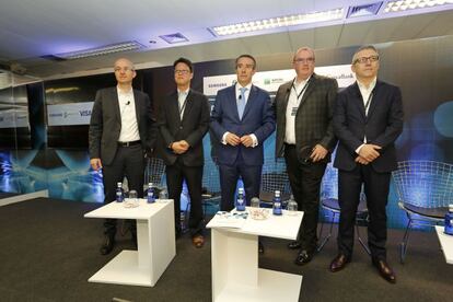 Presentación del Payment Innovation Hub en Barcelona, con el director general de CaixaBank, Juan Alcaraz, en el medio.