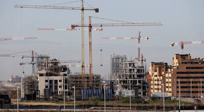 Bloques de viviendas en construcción en el barrio madrileño de El Cañaveral. 