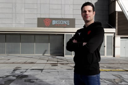 González, en las oficinas de Bisons E-Club situadas en el Palacio Euskalduna.