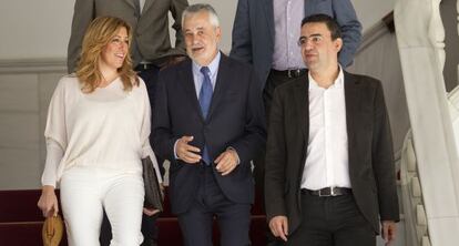 José Antonio Griñán junto a Susana Díaz y Mario Jiménez.