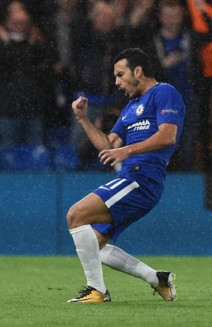 Pedro celebra el gol que abrió el camino del triunfo para el Chelsea ante el Qarabag.