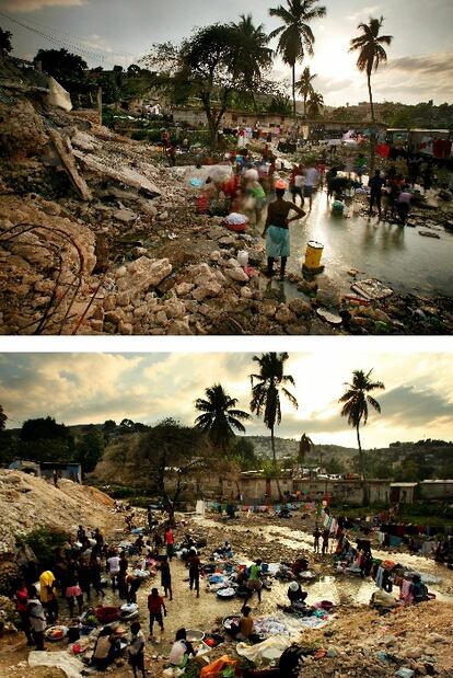 En la imagen de arriba, los supervivientes del terremoto lavan la ropa y se asean en un arroyo, el 9 de febrero de 2010, en Puerto Príncipe. Cuentan los testigos que el río se secó justo después del terremoto y que volvió bruscamente inundando todo. En la fotografía de abajo, tomada el 8 de enero de este año, los haitianos continúan lavando la ropa y aseándose en el mismo lugar. Según datos de las ONG Intermón Oxfam y Ayuda en Acción más de un millón de haitianos viven todavía bajo tiendas y lonas en la calle.