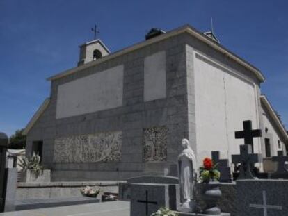 En el cementerio del barrio militar de Mingorrubio se encuentra el panteón familiar del dictador, donde se halla enterrada su esposa