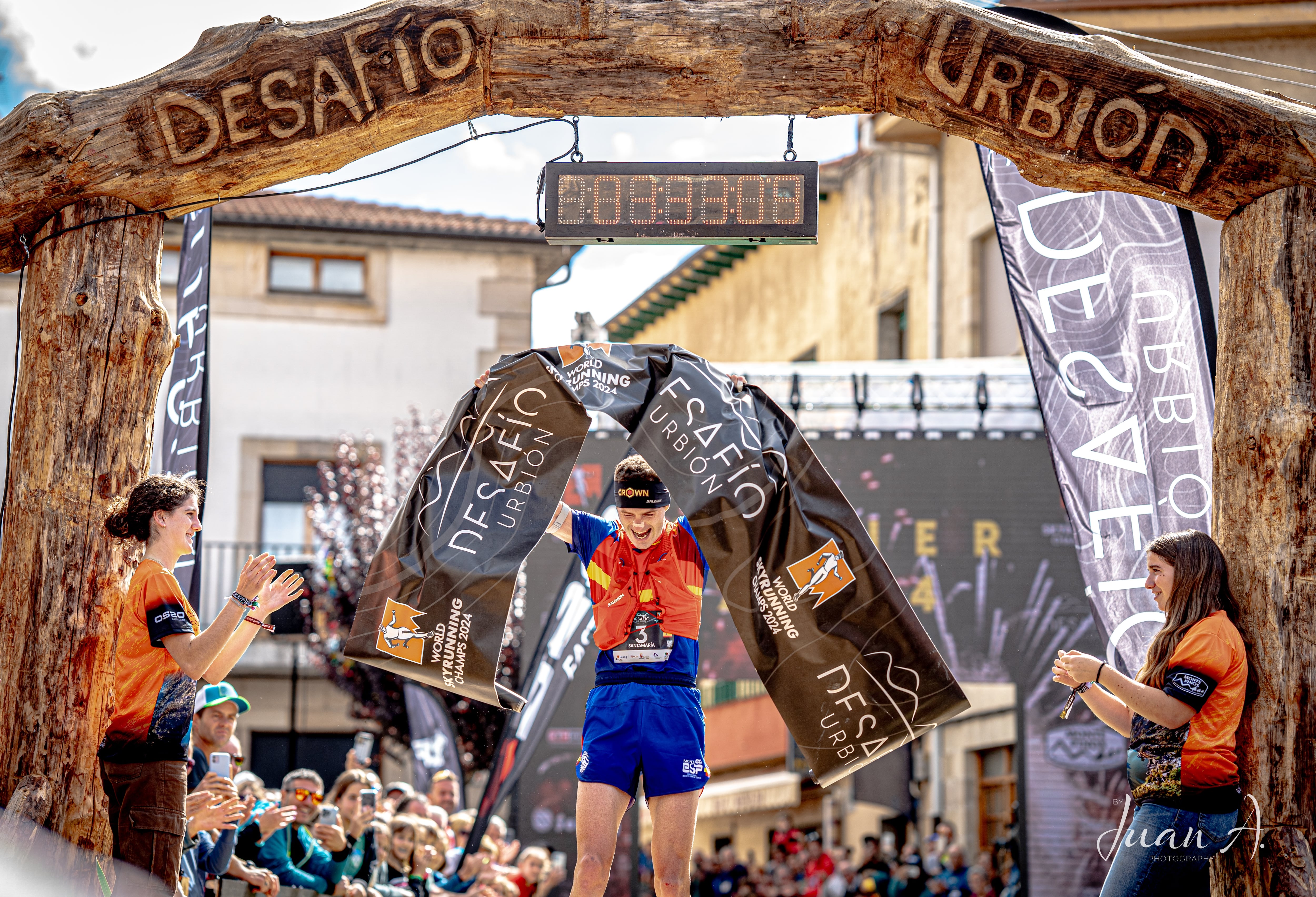 Alain Santamaría, el campeón del mundo que busca un salario mínimo para seguir corriendo