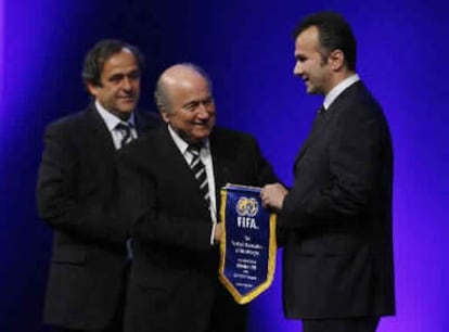 Blatter, con Platini y Savicevic