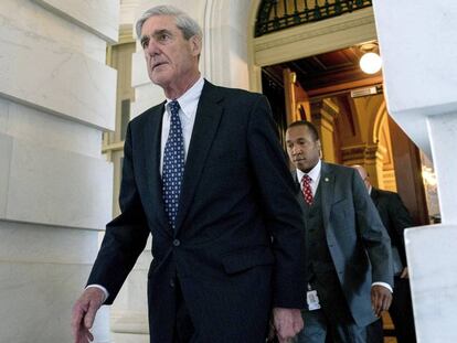 Robert Mueller, fiscal especial de la trama rusa, saliendo de la Casa blanca el pasado junio.