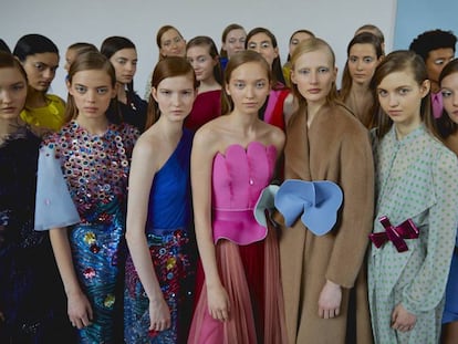 Modelos de la colección presentada por Delpozo en la Semana de la Moda de Londres.