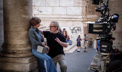 Ridley Scott con la actriz Michelle Williams durante el rodaje de 'Todo el dinero del mundo'.