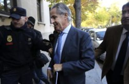 El expresidente de Caja Madrid Miguel Blesa, a su llegada para declarar como testigo en el marco de la querella que la Fiscal&iacute;a interpuso contra el juez que lo encarcel&oacute;, Elpidio Jos&eacute; Silva. 