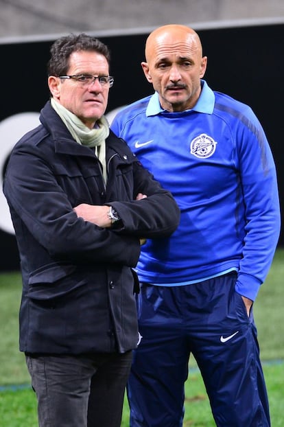 Fabio Cappello charla con el entrenador del FC Zenit Luciano Spalletti.