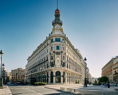 Vista frontal del nuevo Four Seasons, el gran hotel del Centro Canalejas.  