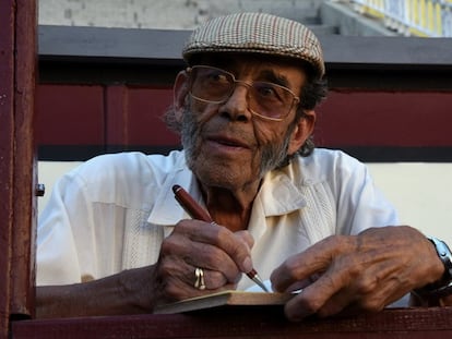 César Palacios, en un burladero de Las Ventas.