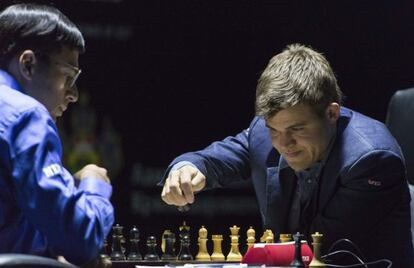 Magnus Carlsen contra Viswanathan Anand.