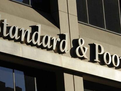 Logo de S&P Global en sus oficinas de Nueva York. REUTERS