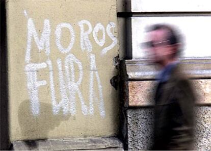 Imagen captada el pasado marzo de una pintada racista en la calle de Muntaner en Barcelona.