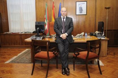 Carlos Urquijo, en su despacho de delegado del Gobierno.