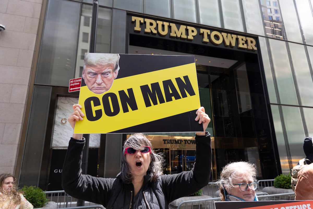 Trump: dos tercios de los estadounidenses desaprueban su gestión