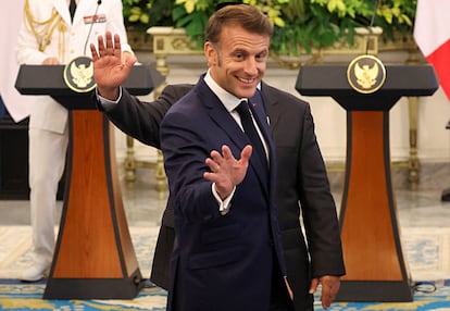 Emmanuel Macron durante su visita a Indonesia ayer en Jakarta
