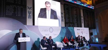 El consejero delegado de Bolsas y Mercados Españoles (BME), Javier Hernani, durante su intervención en la XXI edición del Foro Latibex.