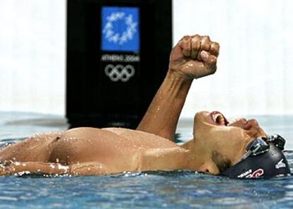 Kosuke Kitajima celebra su medalla de oro ayer en los 100 metros braza.