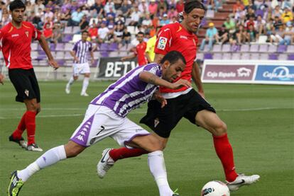 El Murcia, en un partido de esta temporada, ante el Valladolid.