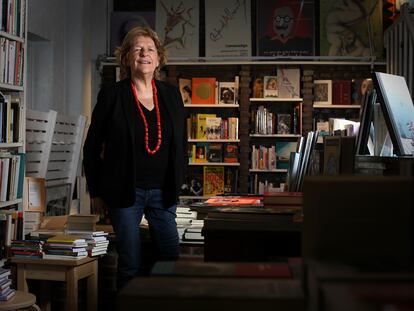 La escritora María Tena en la librería Rafael Alberti de Madrid, en 2018.