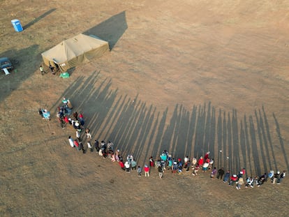 Citizens queue to vote in Zimbabwe's elections, on August 23, in Mabvuku on the outskirts of Harare.