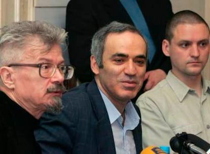 Los opositores al Kemlin, de izquierda a derecha, Limonov, Kasparov y Udaltsov.