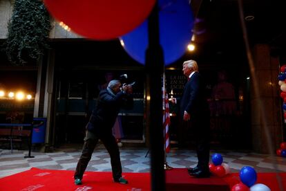 A photographer takes a picture of a life-sized wax statue of U.S. President-elect Donald Trump during an unveiling ceremony at Madrid's wax museum in Madrid, Spain, January 17, 2017. REUTERS/Susana Vera