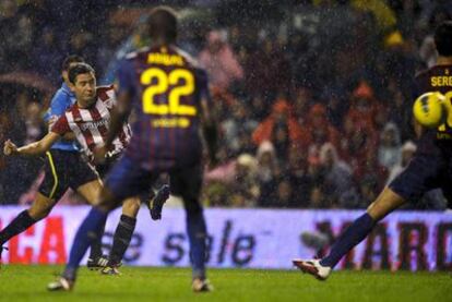 Athletic y Barça protagonizaron un intensísimo duelo bajo la lluvia en La Catedral. Ander Herrera abrió el marcador mediada la primera parte.
