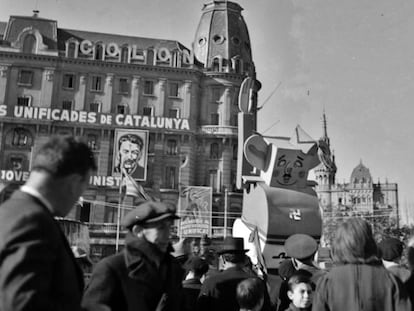 Un ninot caricatura de Franco, el 1937 a la plaça Catalunya.
 