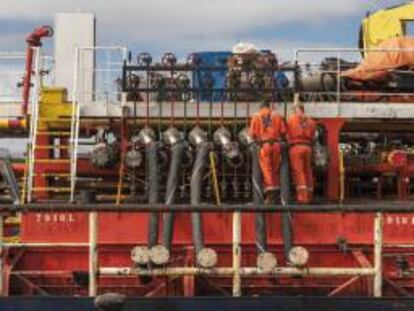 El petrolero "Silver", que encalló a finales de diciembre en Tan-Tan, al sur de Marruecos, ya se encuentra atracado en el Puerto de La Luz y de Las Palmas, donde será examinado exhaustivamente para evaluar su estado, con el fin de someterlo a una reparación.
