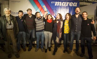 Los candidatos de En Marea celebran los resultados electorales en Santiago de Compostela.