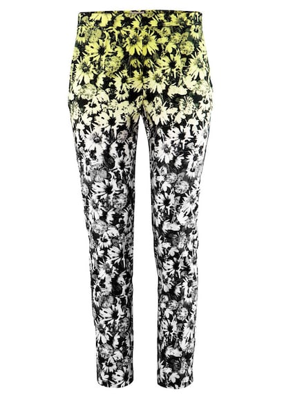 Pantalones de igual estampado, de H&M (39,95 euros).