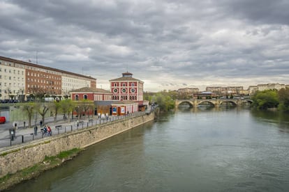 El rio Ebro a su paso por Logroño.