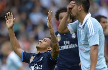 Danilo celebra un gol, mientras Nolito se lamento durante el partido.