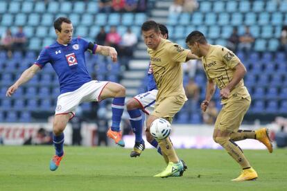 Un partido entre Cruz Azul y Pumas, en M&eacute;xico.