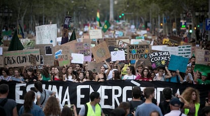 Marcha contra el cambio climático en el Paseo de Gracia de Barcelona.