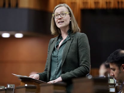 La ministra de Familia y Desarrollo Social, Karina Gould, hablando en el parlamento de Ottawa el 27 de mayo de 2019.