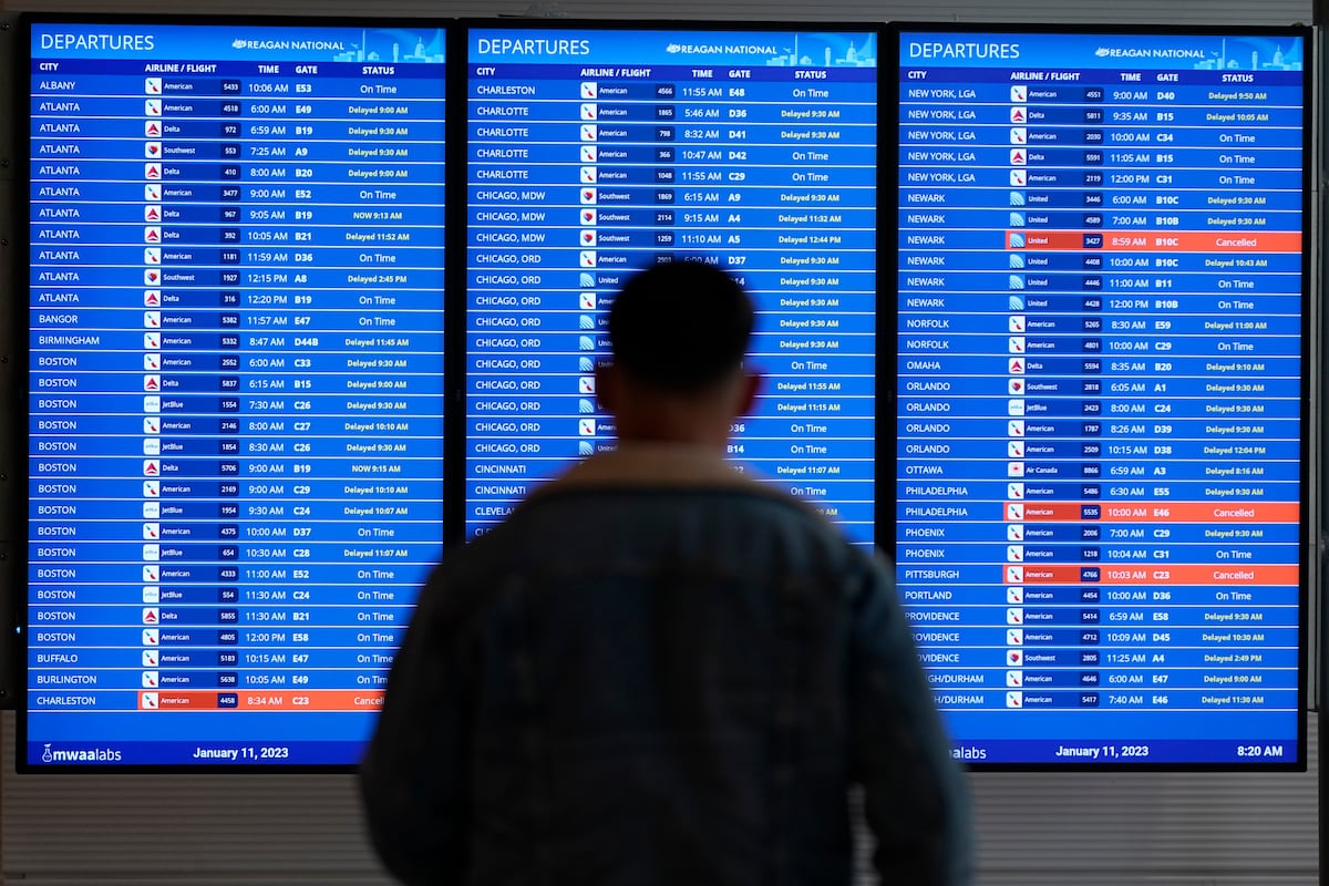 US aviation system failure causes thousands of flight delays | U.S ...