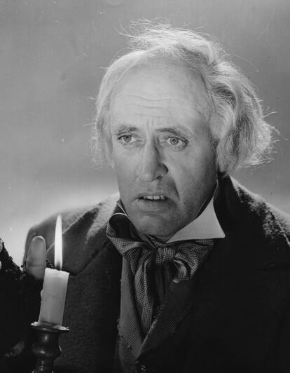 Cuento de Navidad de Dickens (Brian Desmond Hurst, 1951)

	Mucho antes de que Murray fuese visitado por los fantasmas de Navidad, Alastair Sim lo bordó en el clásico más fiel a la historia de Dickens.