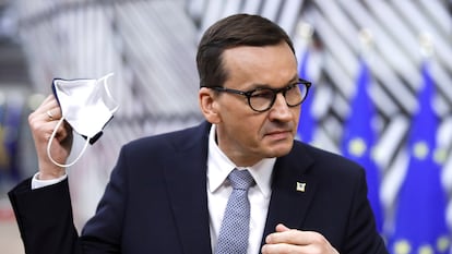 O primeiro-ministro polonês, Mateusz Morawiecki, no edifício do Conselho Europeu em Bruxelas.